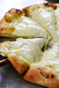 3-cheese-pizza-recipe_DSC2205