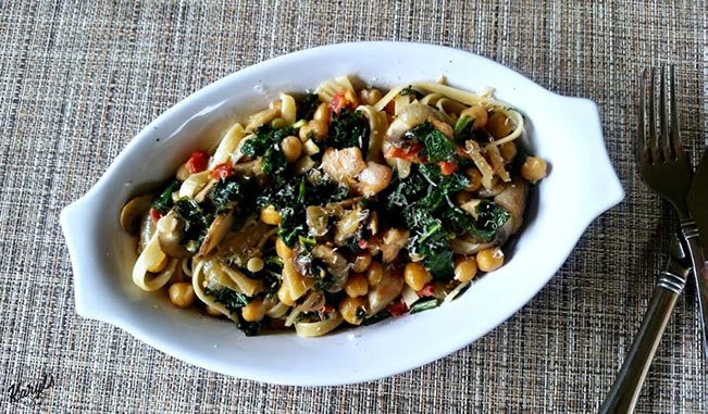 Kale with Chicken & Chickpeas - Karyl's Kulinary Krusade