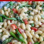 close up shot of nearly finished pasta and vegetables in a black skillet